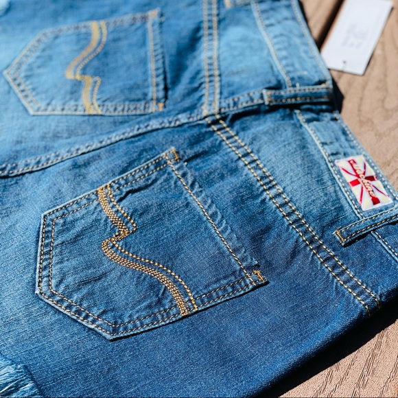 NWT! Machine Distressed High Waisted Shorts - Picture 5 of 5